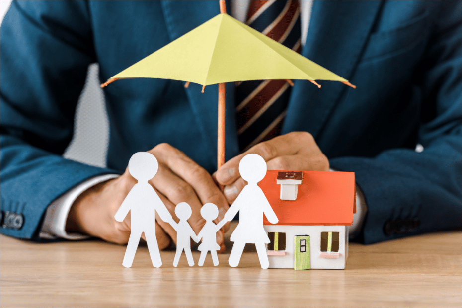 Comparing Term and Whole Life Insurance_ An Educational Dive